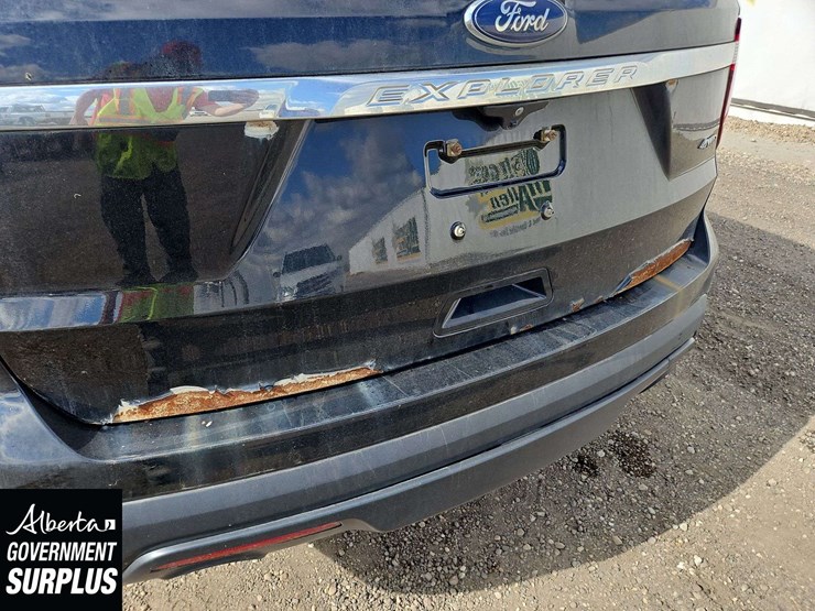 2017-ford-explorer-image-29
