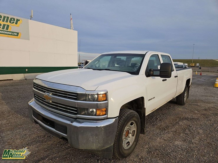 2015-chevrolet-silverado-2500hd-image-1