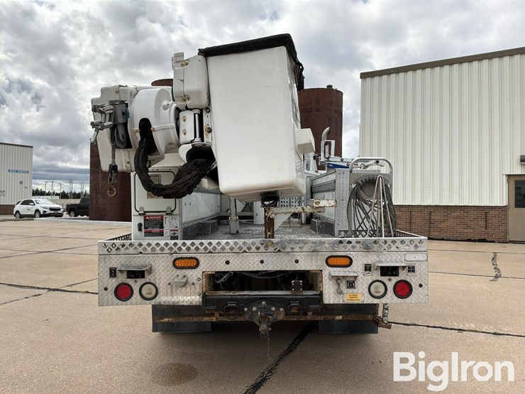 2009-freightliner-m2-106-image-6