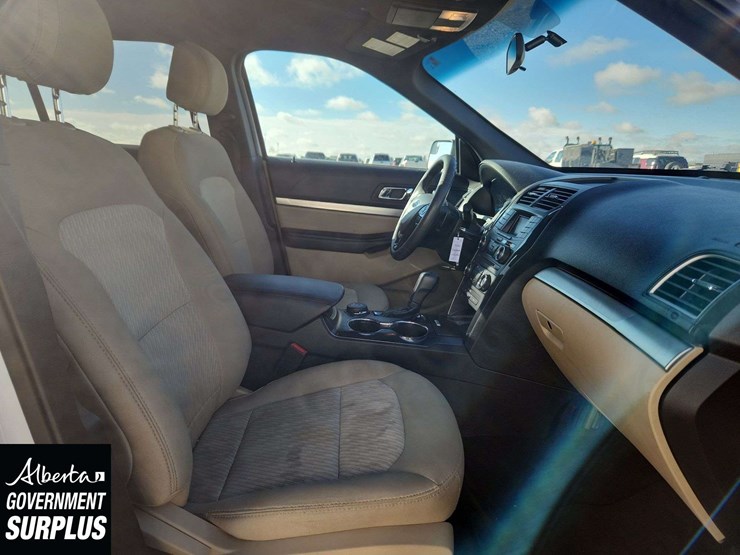 2017-ford-explorer-image-19
