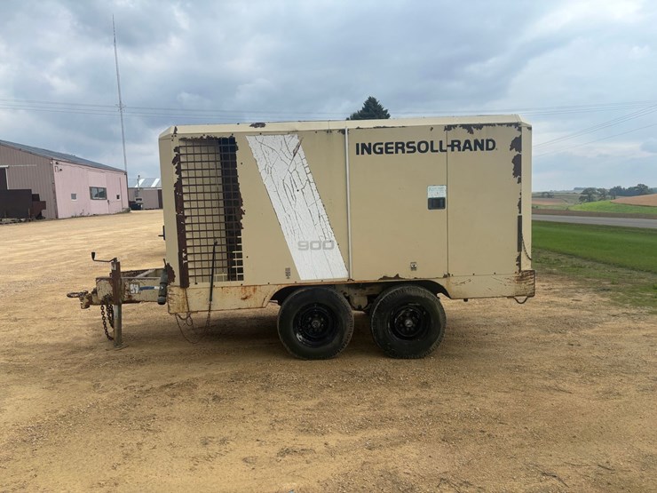 #3338-•-ingersoll-rand-ir900-towable-air-compressor-image-2