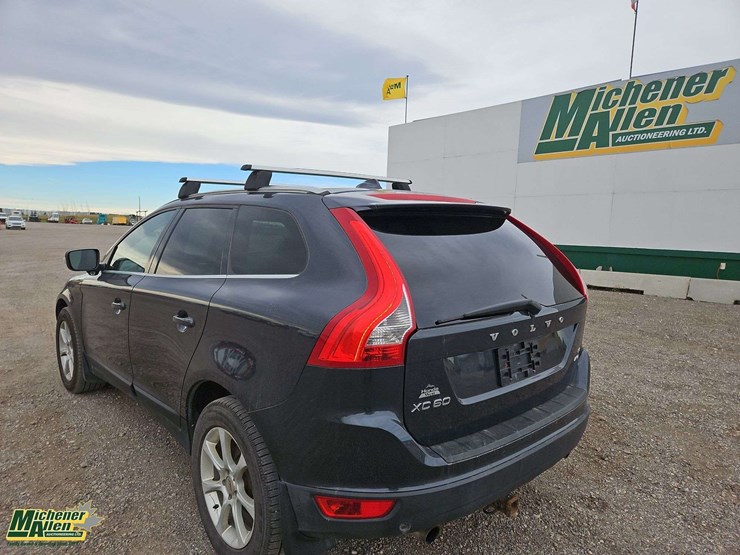 2010-volvo-xc60-image-3