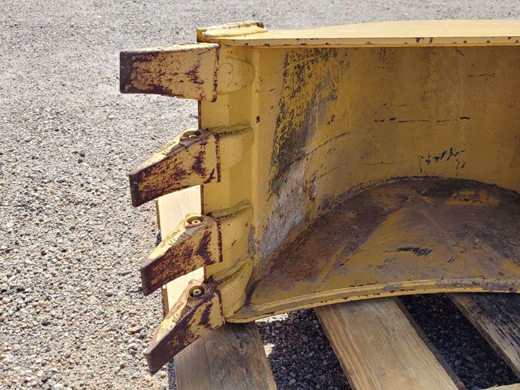 18"-51-cu-ft.-hd-bkt-w/teeth-for-backhoe-or-excavator-image-4