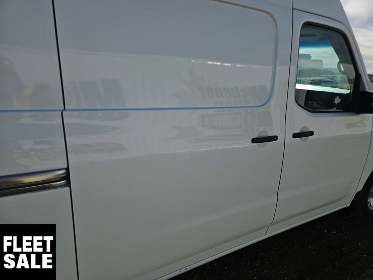 2019-nissan-nv3500hd-image-24