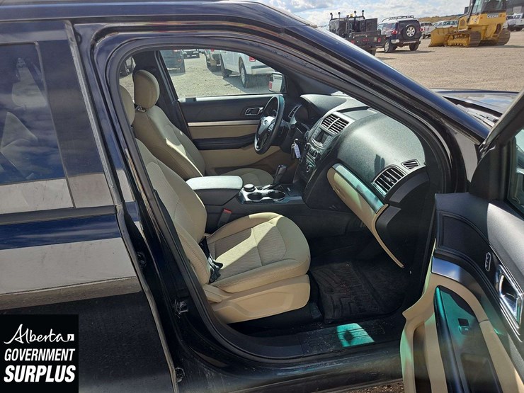 2017-ford-explorer-image-17