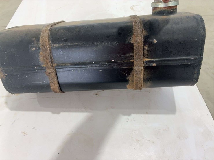 3.5-gallon-fuel-tank-image-3