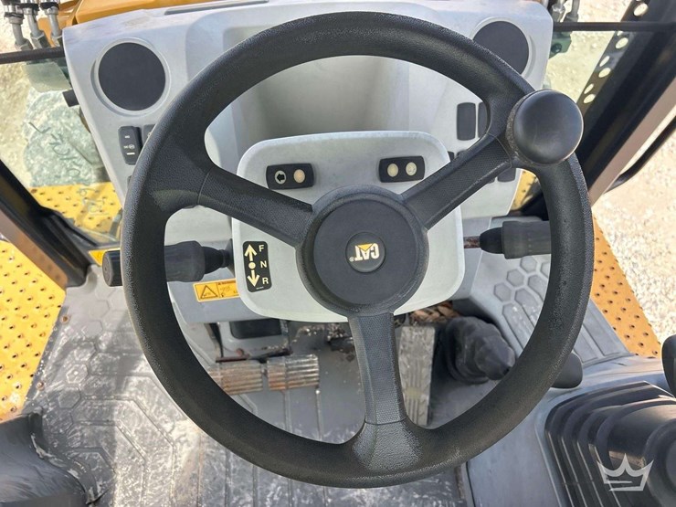 2017-caterpillar-420f2-it-image-32