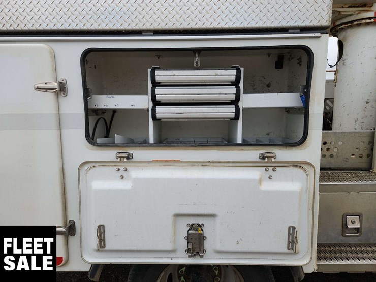 2021-ford-f550-image-36