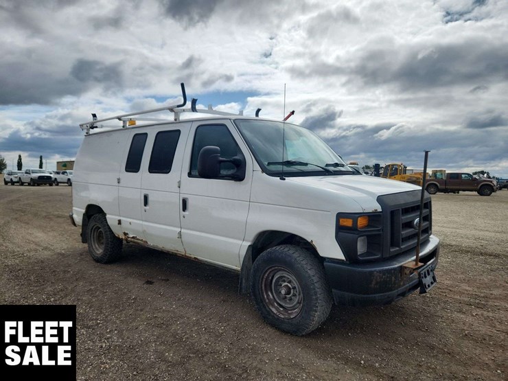 2010-ford-cargo-image-2