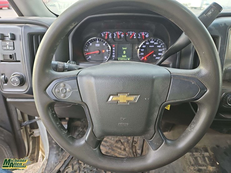 2015-chevrolet-silverado-2500hd-image-18