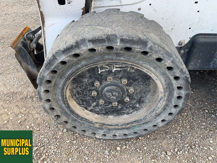 2014-bobcat-s650-image-9