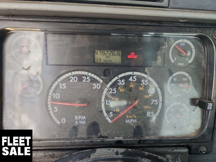 2005-freightliner-columbia-120-image-20
