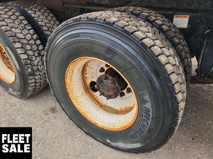 2014-freightliner-m2-106-image-13
