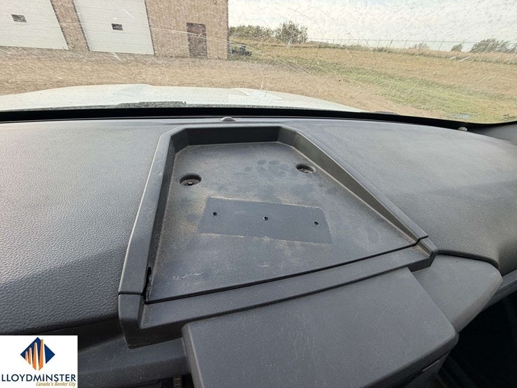 2021-ford-explorer-image-23