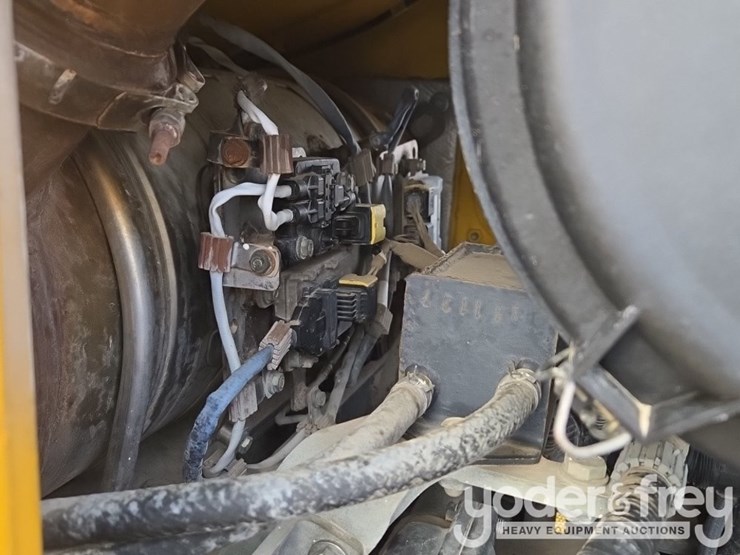 2023-komatsu-d61px-24-image-41