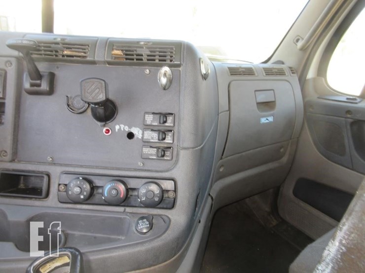 2013-freightliner-cascadia-125-image-8