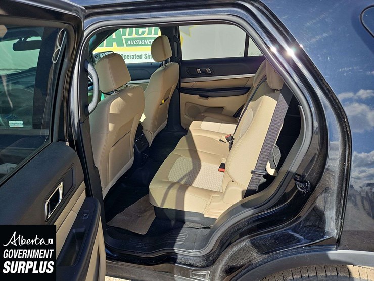 2017-ford-explorer-image-14