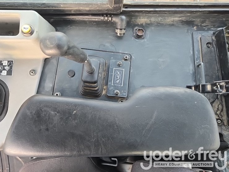 2023-komatsu-d61px-24-image-60
