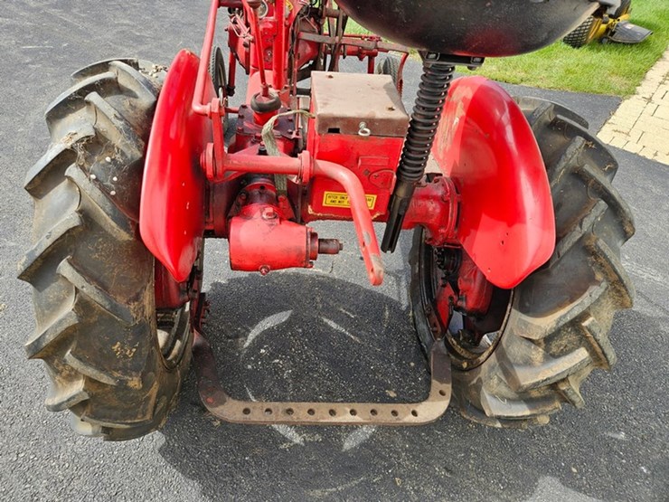 #2508-•-farmall-cub-tractor-image-16