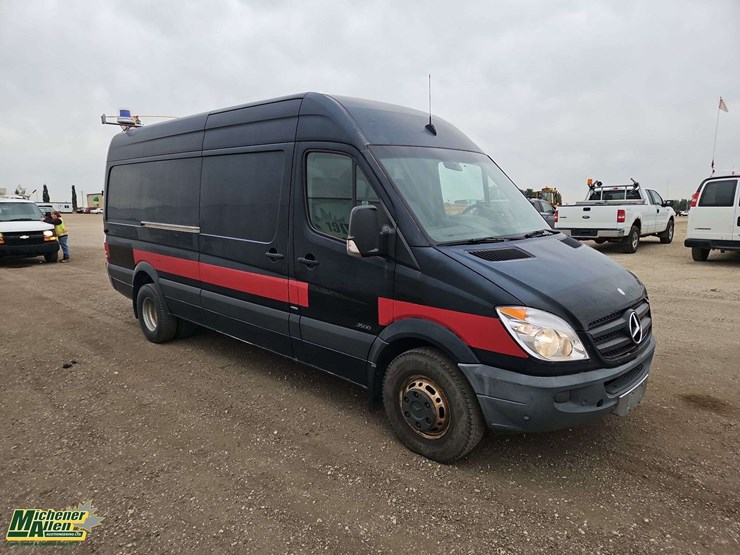 2013-mercedes-benz-sprinter-3500-image-2