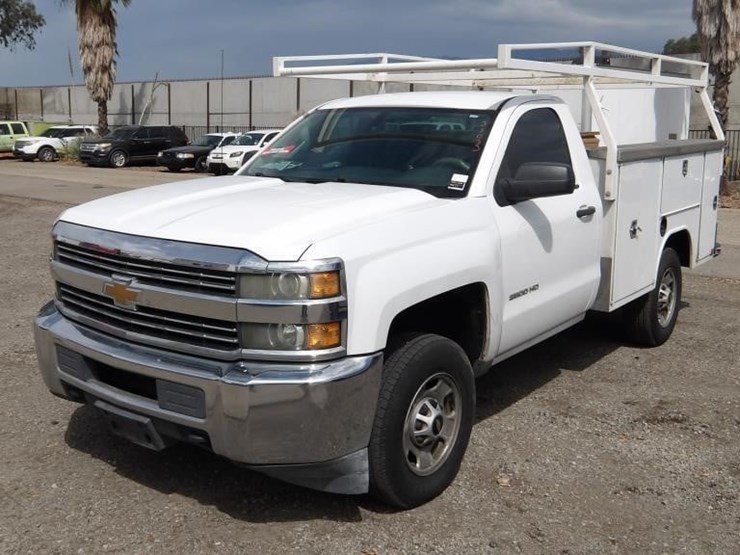 2015-chevrolet-2500-image-2