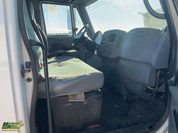 2005-international-durastar-4300-image-15