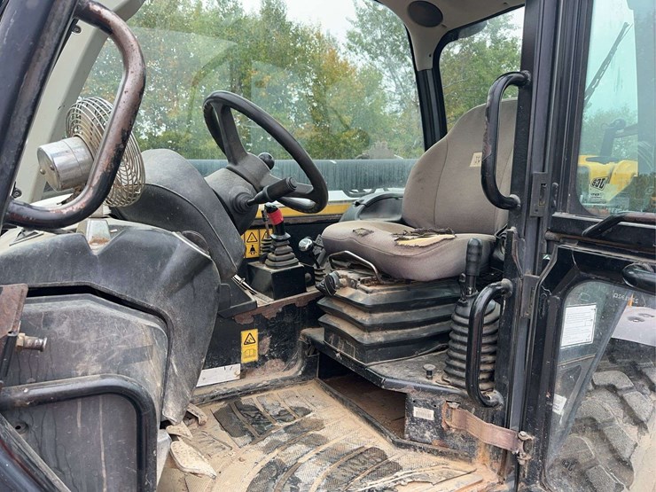 jcb-550-170-image-17