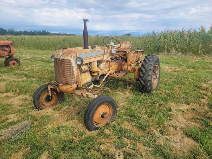 allis-chalmers-d10-tractor-image-1