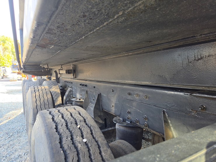 1998-peterbilt-377-image-32