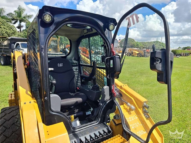 2024-caterpillar-246d3-image-12