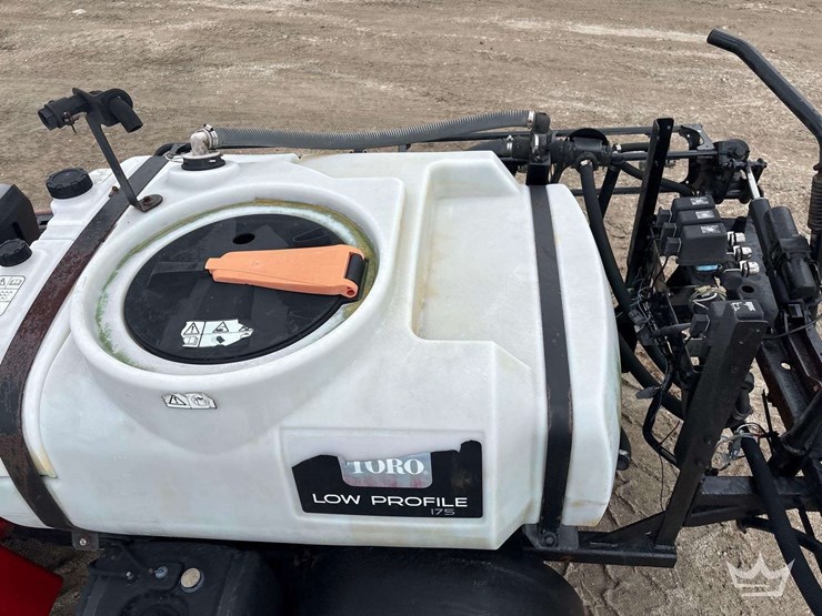 2010-toro-multi-pro-1750-175-gallon-low-profile-turf-sprayer-image-6