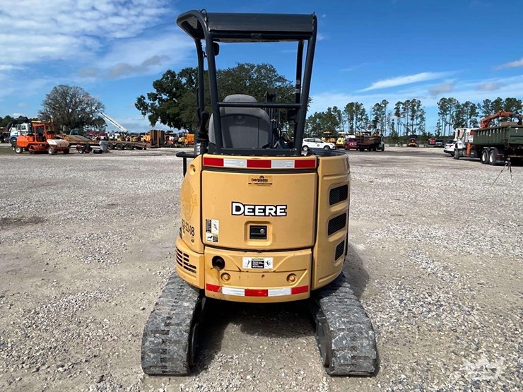 2015-deere-26g-image-29