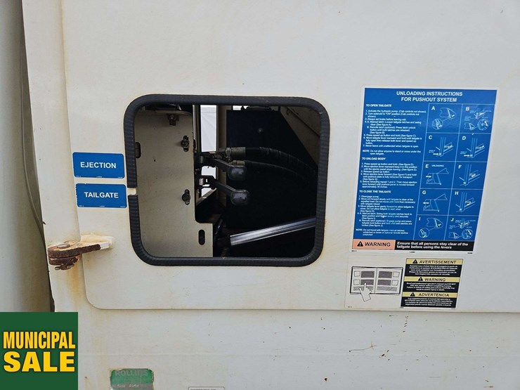 2019-freightliner-m2-106-image-37