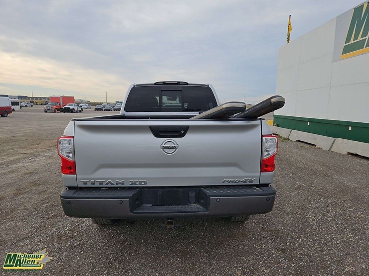 2016-nissan-titan-image-6