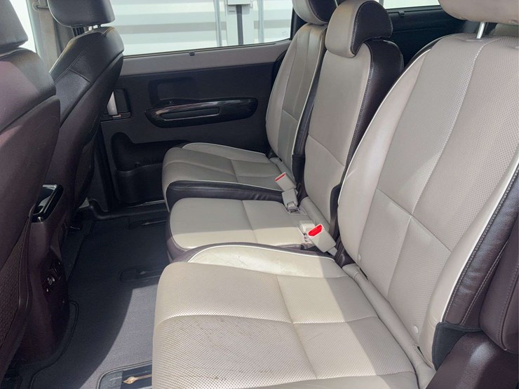 2017-kia-sedona-image-11