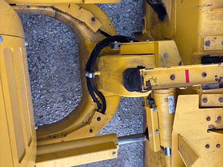 2023-komatsu-d61pxi-24-image-13