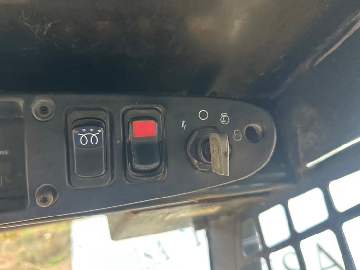 deere-240-image-32