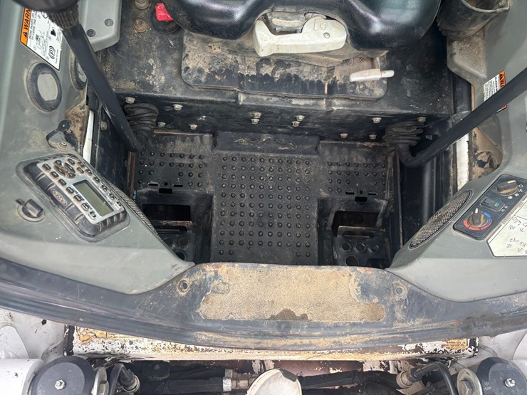 2015-bobcat-t770-image-36