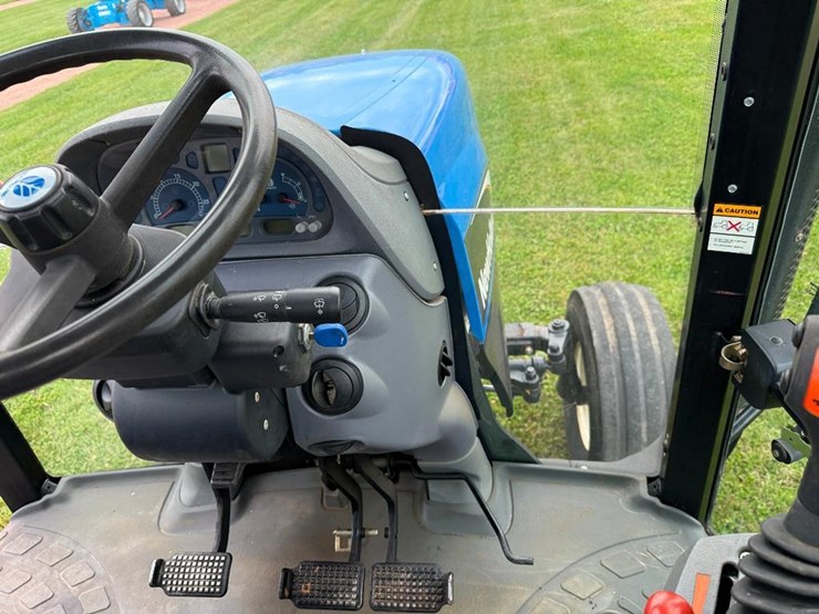new-holland-ts110a-image-48