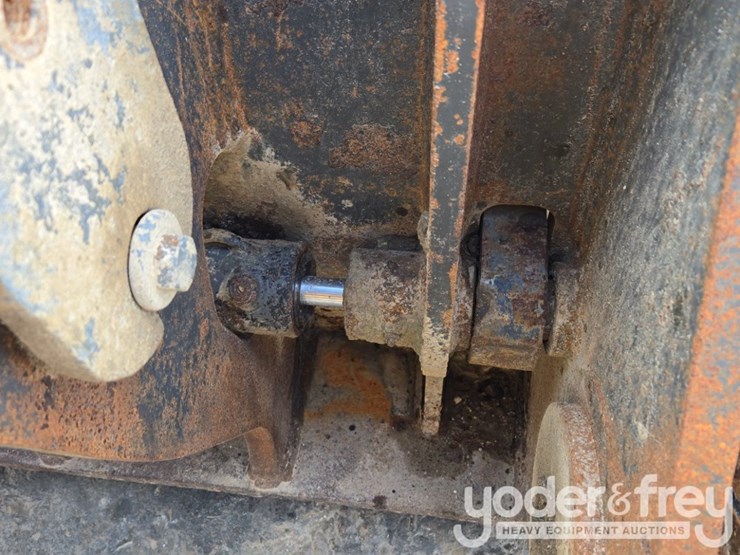 2019-deere-744k-image-24