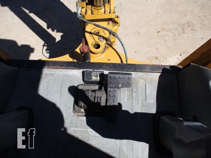2005-caterpillar-430d-image-12