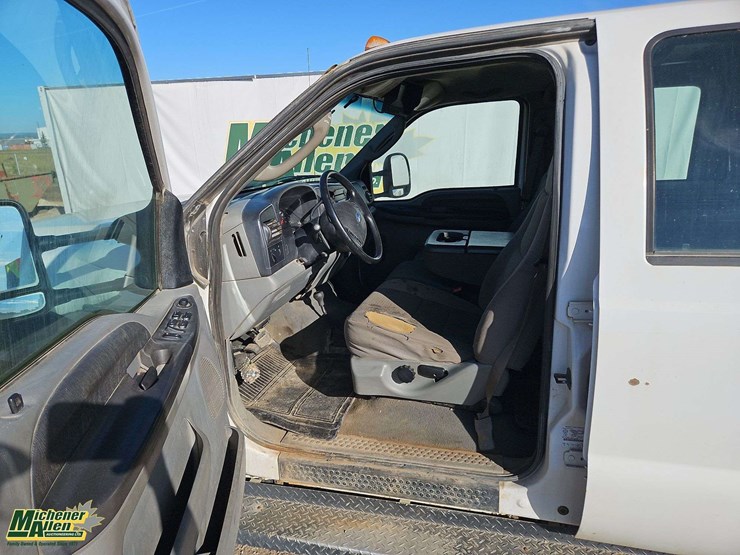 2006-ford-f550-image-13