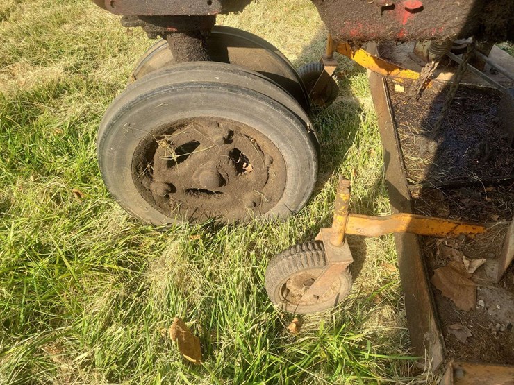 farmall-b-with-woods-belly-mower-image-11