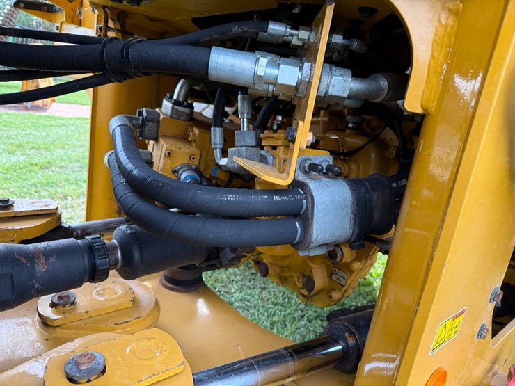 caterpillar-938m-image-26