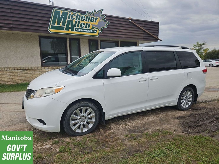 2013-toyota-sienna-image-1