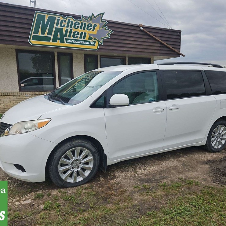 2013 TOYOTA SIENNA