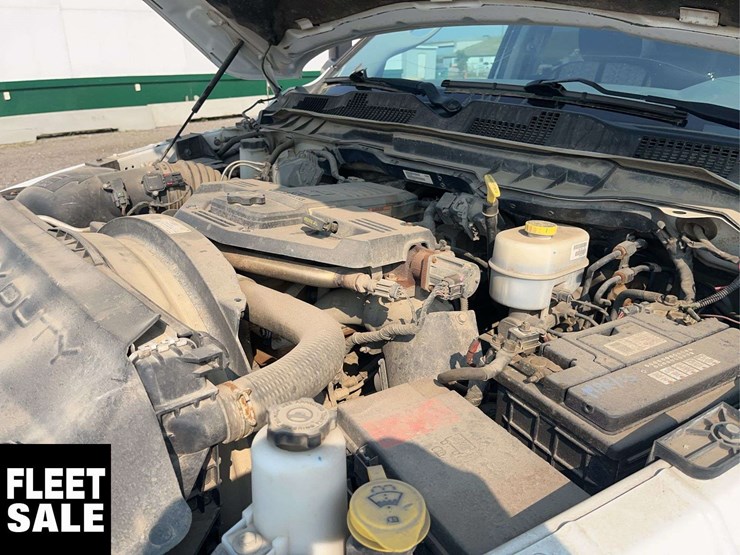 2015-dodge-3500-image-24