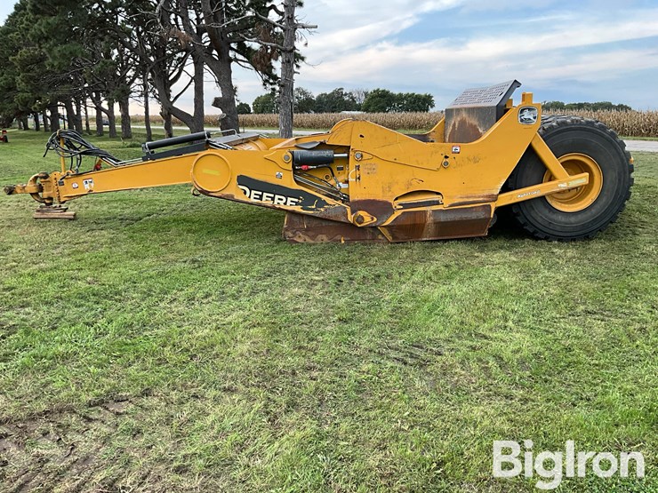 2021-deere-2412e-image-8