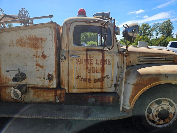 #2535-•-1949-ford-f-7-fire-truck-image-12