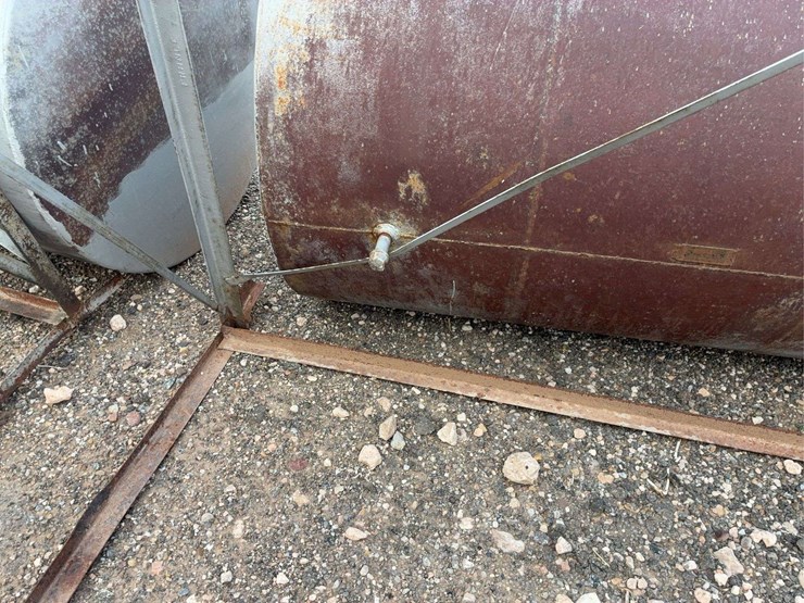 farm-fuel-tank-with-stand-image-6